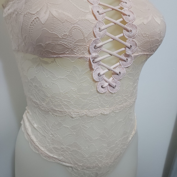 NWOT Aus L Guess Pink Cream Lace Lace Up Bodysuit - Picture 8 of 13